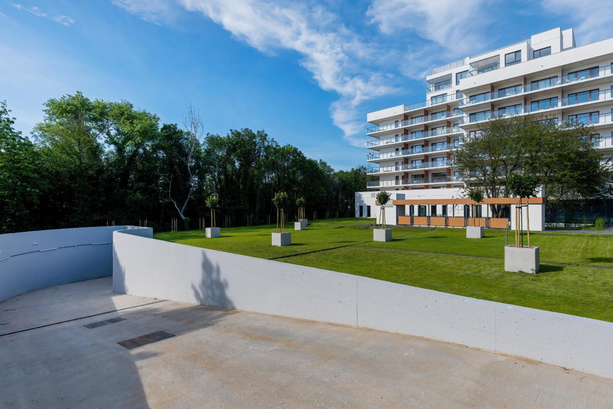 Aquamarina Prima Holiday Studios By The Beach By Noclegi Renters Мендзыздрое Экстерьер фото